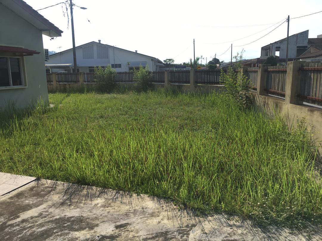 KERJA MEMOTONG RUMPUT DI KUBANG BUAYA EMPAYAR LAWN SERVICES & TRADING
